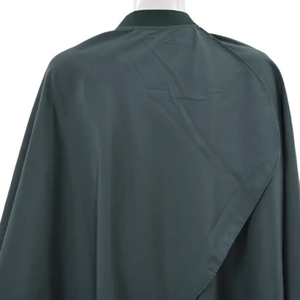Cape de barbier en polyester imperméable de haute qualité, conçue et fabriquée pour la coiffure - Product Image 3