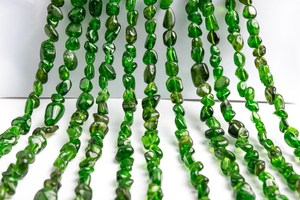 Cuentas de diopsido natural genuino, pepitas verdes sueltas para la fabricación de joyas, pulseras y collares. - Product Image 5