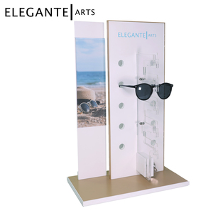 Vitrina acrílica con cerradura - Product Image 2