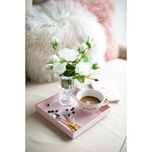 Bandeja Cuadrada de Resina Moderna y Lujosa, Bandeja Decorativa Hecha a Mano para Decoración del Hogar y Servir, Disponible a Precio de Mayoreo - Product Image 1