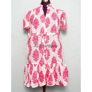 เดรสสั้นผู้หญิง คอวี แขนสั้น เอวสูง ทรงเอ พิมพ์ลายดอกไม้ดิจิทัล ผ้าฝ้ายถัก 100% ทำมือ ติดกระดุม ซักได้ - Product Image 1