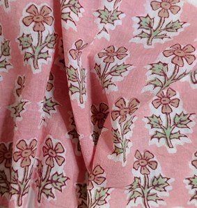 Tela de Algodón Estampada a Mano al por Mayor – Tela de Algodón Indio Buti con Estampado Floral Rosa para Prendas y Proveedores - Product Image 3