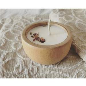 Bougie en cire de soja biologique de qualité supérieure dans un bol en bois |   Vase en bois naturel sculpté à la main réutilisable |   Bol en bois minimaliste pour l'aromathérapie - Product Image 2