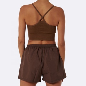 Ensemble de yoga 2 pièces sans coutures pour femme : soutien-gorge de sport et short à bretelles croisées, taille mi-haute, logo avant, séchage rapide, personnalisable OEM - Product Image 4