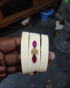 กำไลข้อมือเรซิ่นประดับหินหรูหรา ลายดอกไม้สีทอง ประดับคริสตัล ชุดกำไลขายส่ง งานฝีมือสำหรับงานปาร์ตี้ เครื่องประดับสำหรับผู้หญิง - Product Image 5