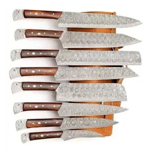Juego de Cuchillos de Chef Profesionales de Acero de Damasco Hechos a Mano por Ahmad Fabric, 8 Piezas, Mango de Resina, Funda de Cuero, Diseño Moderno, Personalizable - Product Image 6