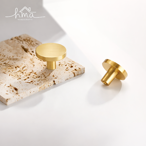 Pomo Moderno para Muebles de Latón Sólido en Forma de Disco, Acabado Dorado Cepillado, Pomo Minimalista para Cajones de Cocina, Armarios y Muebles - Product Image 1