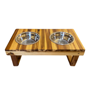 Soporte de madera para alimentar mascotas con dos recortes circulares, diseño simple para gatos, color sólido, para usar en todas las estaciones, hecho en Vietnam. - Product Image 2