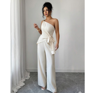 Ensemble coordonné élégant avec haut asymétrique à détail noué et pantalon large - Product Image 2