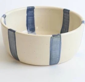 Tazón de Sopa de Cerámica Moderno con Detalles de Rayas Azules Intensas, Perfil Redondo Profundo y Acabado Artesanal Suave - Product Image 2