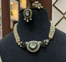 Ensemble collier et boucles d'oreilles en laiton plaqué or de qualité supérieure, orné de pierres de moissanite, collection exclusive pour mariage, cadeau ou soirée - Product Image 2