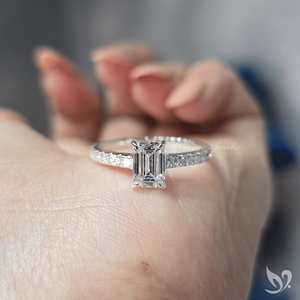 Bague de fiançailles et de mariage de luxe en or blanc 10K avec diamant de laboratoire taille émeraude 1 carat, pavé cathédrale, certifiée IGI, cadeau de fête - Product Image 5
