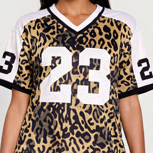 Camiseta de fútbol americano personalizada para mujer con estampado de leopardo, cuello en V, top deportivo de moda, etiqueta privada, suministro de ropa urbana - Product Image 5