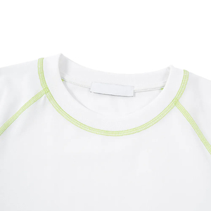 Camiseta Blanca de Manga Raglán para Hombre con Ribete en Verde Neón, Corte Regular, Cuello Redondo, Diseño Sólido de Manga Corta - Product Image 5