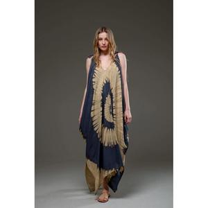 เดรสยาวผู้หญิงลายมัดย้อม ผ้าธรรมชาติรักษ์โลก ทรงหลวม คอวี แขนกุด สไตล์โบฮีเมียน สำหรับฤดูร้อนและชายหาด - Product Image 1