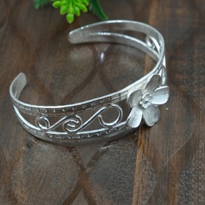 Brazalete de Plata de Ley 925 con Diseño Floral, Hecho a Mano, Ajustable, Diseño OpenKada, Joyería para Mujer, Regalo de Navidad - Product Image 3