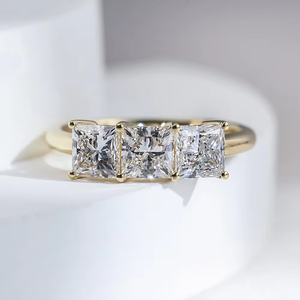 แหวนเพชรทรงปรินเซสคัทสีเหลืองทองสำหรับผู้หญิง ได้รับการรับรองจาก GIA เครื่องประดับหมั้นแบบคลาสสิก - Product Image 1