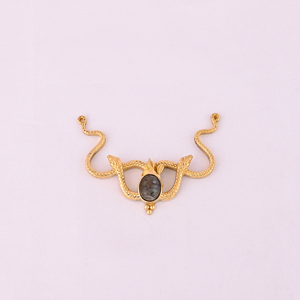 Colgante de Latón Chapado en Oro con Diseño de Serpiente, Tamaño 60x40MM, Moderno y Unisex - Product Image 1