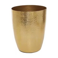Poubelle en métal design pour salon, élégante corbeille à déchets qui rehausse l'aspect intérieur