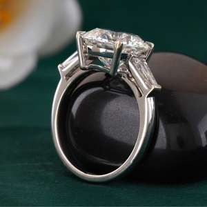 Bague classique en or blanc 14 carats à trois pierres, baguette conique, 5,00 carats, diamant de laboratoire certifié VVS-VS, pour femme, fiançailles - Product Image 3