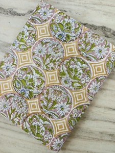 Tela de punto de algodón suave con estampado floral, tela india estampada a mano con patrones florales vibrantes en rosa y azul. - Product Image 5