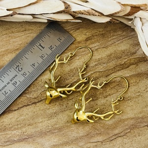 Pendientes de Diseño Único con Ciervo Gótico, Joyería Tribal de Latón para Mujer, Acabado de Latón Antiguo, Diseño de Asta de Ciervo, Venta al por Mayor/OEM/ODM - Product Image 4