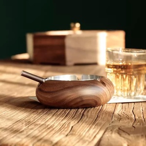 Cenicero Decorativo de Madera con Diseño de Ranura Profunda - Product Image 1