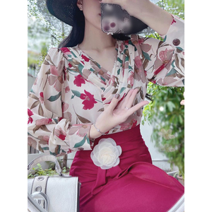 Blusa con Estampado Floral para Mujer, Cuello Cruzado Plisado, Botones Decorativos en la Parte Delantera, Camisa Casual para Boutiques de Ropa y Venta al por Menor - Product Image 2