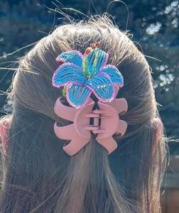 Vente flash - Barrette à cheveux et pince à cheveux brodées à la main pour le jour du match, design multicolore pour femmes et filles - Product Image 1