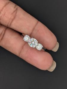 Anillo de compromiso con tres piedras redondas de moissanita de 1.15 quilates para mujer, anillo de boda con diamante solitario, oro blanco macizo de 14 quilates - Product Image 5