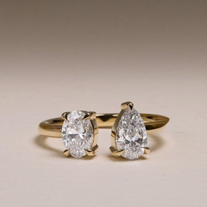 Bague de fiançailles Art Déco Toi et Moi à deux pierres, ovale et poire, 2 TCW, en diamants de laboratoire - Product Image 6