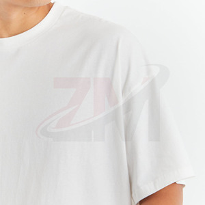 เสื้อยืดคอกลมแขนสั้นสีขาวทรงโอเวอร์ไซส์สำหรับผู้ชาย ผ้าฝ้าย 100% ทรงปกติ สีพื้น ดีไซน์เรียบง่าย - Product Image 5