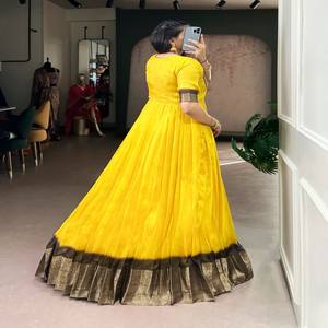 Vestido de Fiesta VASTRA COTTAGE con Tejido Zari y Falda Larga con Vuelo Completo, Cosido con Lona, para Mujer - Product Image 3