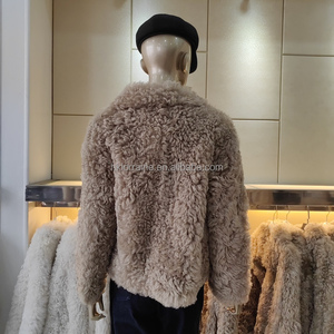 Veste en peau de mouton bouclée à la mode pour femmes, style Toscane, courte, avec ceinture à boucle en cuir, veste en laine chaude pour l'hiver - Product Image 2