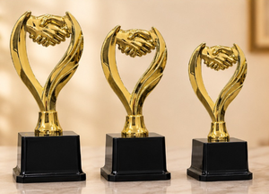 Trofeo Moderno de Plástico con Acabado Dorado para Premios Corporativos, Apreciación a los Empleados y Eventos de Reconocimiento al Éxito. - Product Image 1