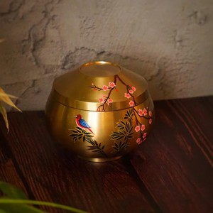 Rehaussez votre expérience culinaire avec cette traditionnelle coupelle à riz Kansa avec couvercle, fabriquée à partir d'un mélange de cuivre et d'étain de qualité supérieure. - Product Image 1