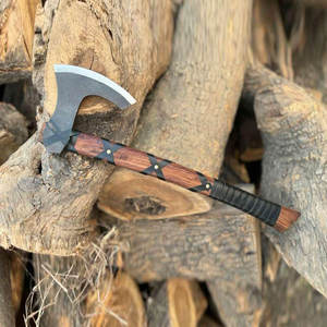 ขวานสไตล์นอร์สเกรดอุตสาหกรรม ผลิตตามสั่ง พร้อมหัวเหล็กมีลวดลายและด้ามไม้ตกแต่งอย่างมีศิลปะ เหมาะสำหรับเป็นของขวัญและของตกแต่ง - Product Image 2