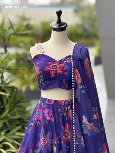 Ensemble élégant de Lehenga-Choli et Dupatta en soie organza avec imprimé numérique, design de créateur, pour femme, exportateur de mode, vente en gros - Product Image 2