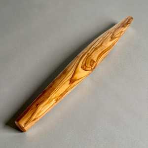 Rouleau à pâtisserie traditionnel en bois pour la préparation de pain plat fait maison - Product Image 4