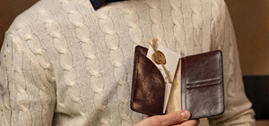 Promotional Genuine Leather Eco-Friendly Plain Fashion Passport Holder Travel <b>Wallet</b> Custom Logo <b>RFID</b> <b>Blocking</b> Cover Case Pack - Product Image 3