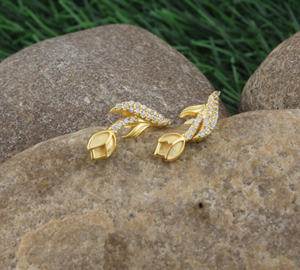 Boucles d'oreilles clous en argent sterling 925 plaqué or avec zircon cubique étincelant, bijoux de mode minimalistes pour femmes - Product Image 2