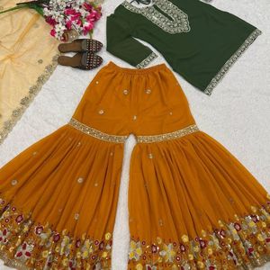 Ensemble Sharara de Luxe Royal Export en Faux Georgette de Soie Brodé avec Sequins de 5 mm et Dupatta en Tulle Papillon pour Mariage et Fêtes - Product Image 5