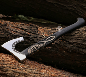 Hacha Vikinga MORTAL SAGA con Mango Negro y Hoja Grabada, Herramienta Manual Multifuncional de Acero al Carbono para Camping y Actividades al Aire Libre - Product Image 1