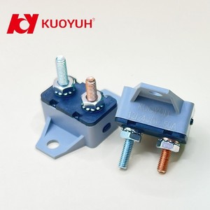 Série KUOYUH AR # Disjoncteur à 10/32 broches à réinitialisation manuelle, couvercle vertical en plastique, 3-50A/12VDC SAE J553 50/60Hz pour l'automobile - Product Image 1
