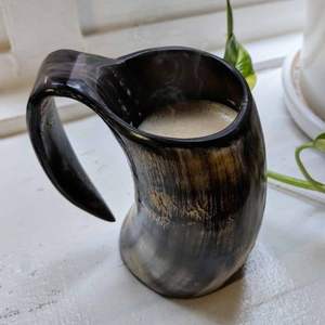 Tasses en corne noble, récipients à boisson de style royal pour banquets, reconstitutions historiques et événements authentiques - Product Image 3