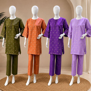 Camisa frontalmente bordada con pantalón liso a juego en tela cómoda, con bordados elegantes para un estilo diario con estilo. - Product Image 4