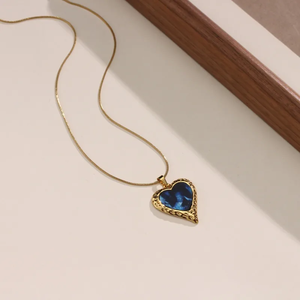 Chaîne de pull en forme de cœur pour femme, plaquée or véritable 18 carats, incrustation de coquillage électroplaqué avec chaîne serpent - Product Image 2