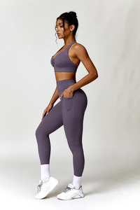 Sujetador deportivo halter morado para mujer con espalda cruzada, diseño sin aros y sin costuras, de elastano y poliéster, para todas las estaciones - Product Image 4