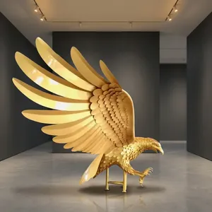 Escultura de águila grande de metal dorado con alas extendidas, estatua decorativa para exteriores, para decoración de entrada de hotel, plaza, villa o jardín. - Product Image 1