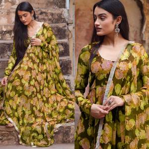 GEORGEET CON DISEÑO FLORAL BATA DE DISEÑO DE ESTAMPADO CON DUPATTA MANGA COMPLETA COSTURA DE LIMÓN - Product Image 1